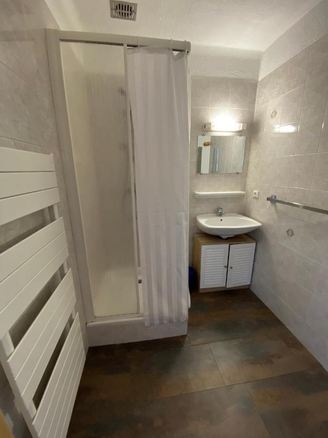 Chambres Avec Garage Motos Ланлебур-Мон-Сені Екстер'єр фото