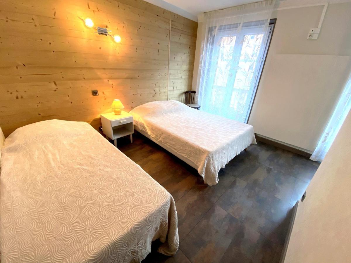 Chambres Avec Garage Motos Ланлебур-Мон-Сені Екстер'єр фото